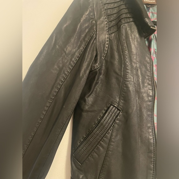 Leather jacket - Picture 3 of 8